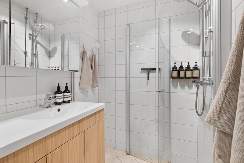 Solid Wood Kitchen Cabinets in Bathroom