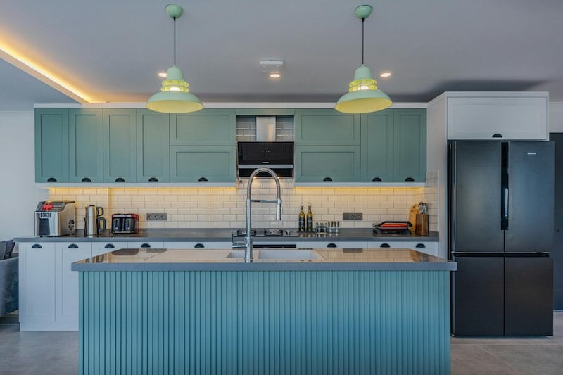 Green and White Kitchen Cabinet Colors