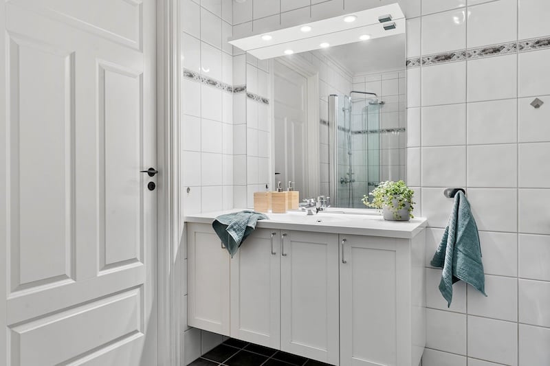 White Kitchen Cabinets in Bathroom